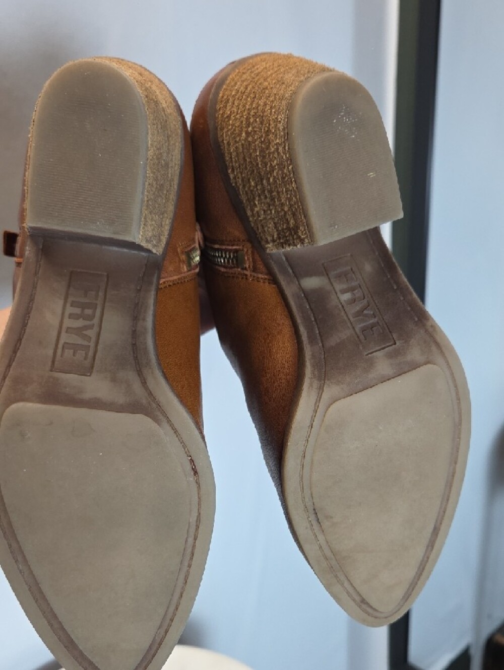Frye Women's Tan Leather Ankle Booties with Side Zip Size 7 - Picture 6 of 7